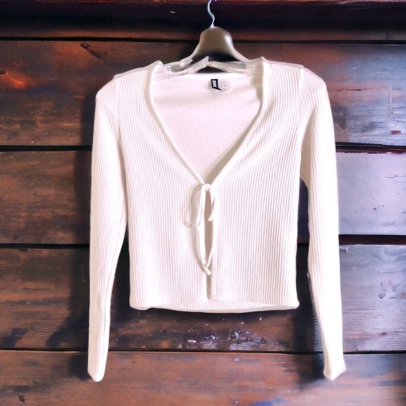 Divided Tops - 🏷️3 for $30 sale!🏷️ 🆕NWOT Women’s H & M cream colored open tie cardigan.